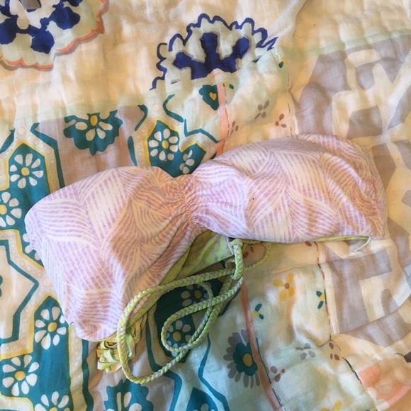 Reversible pink and green strapless bikini top - Picture 3 of 3